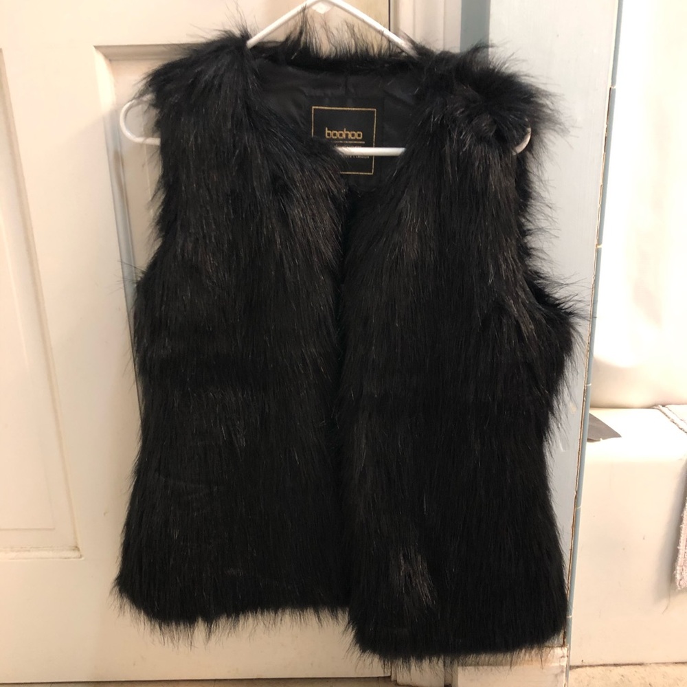 Boohoo NWT black faux fur vest